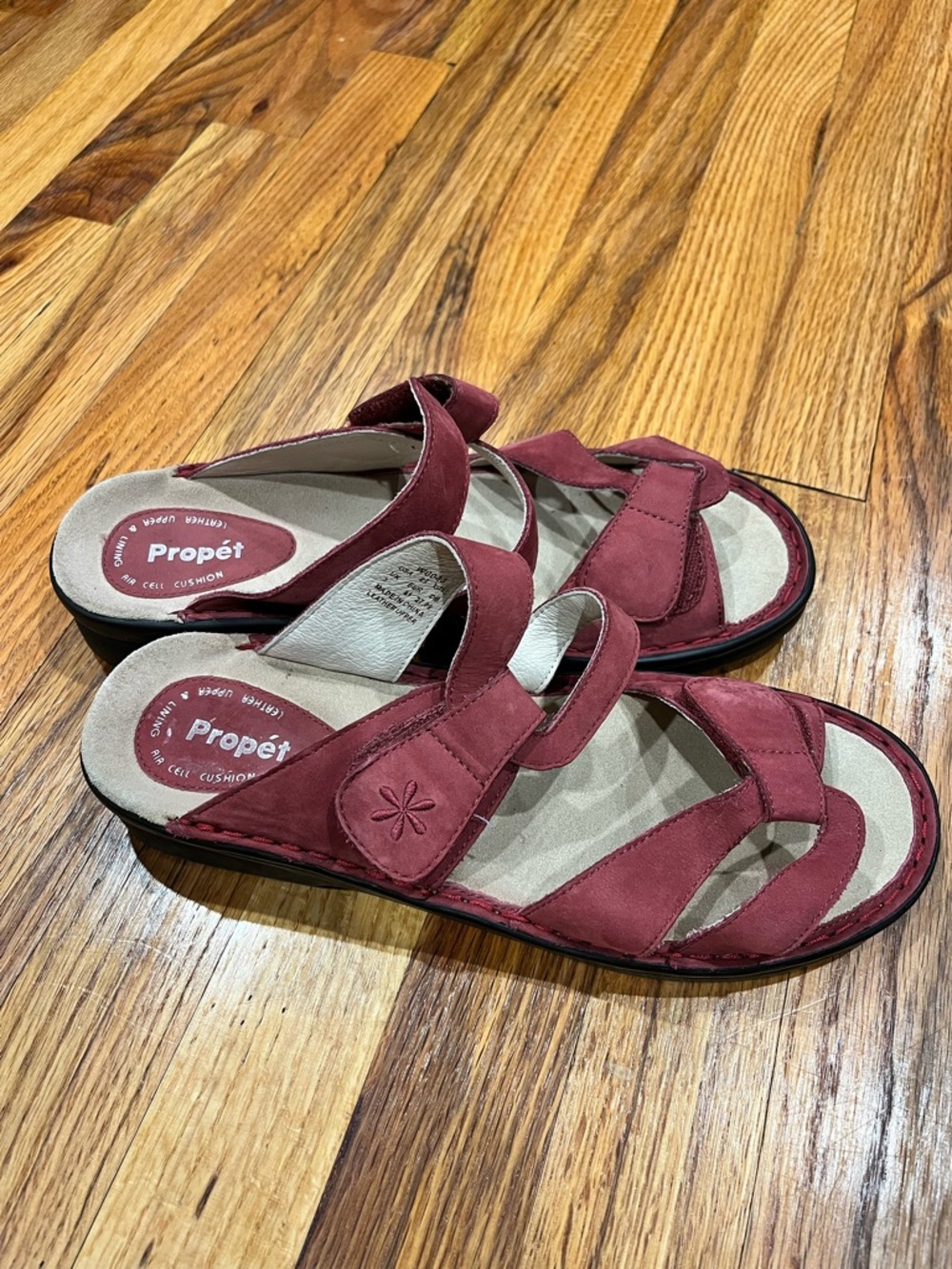 Burgundy Propét Women’s Triple-Strap Adjustable Leather Walking Sandals Size 8.5